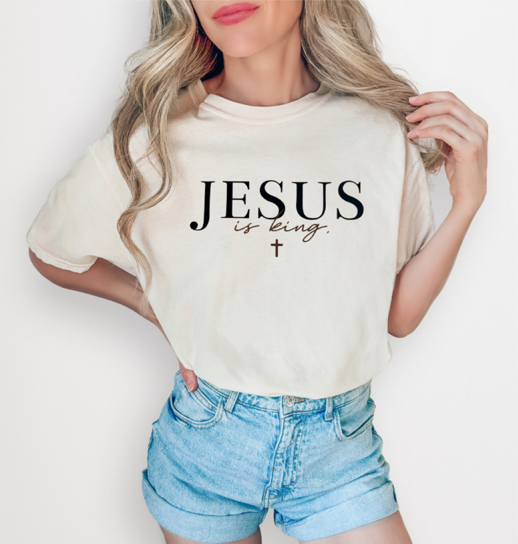 Jesus is king tee