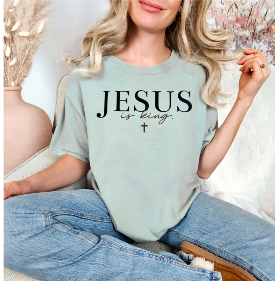 Jesus is king tee